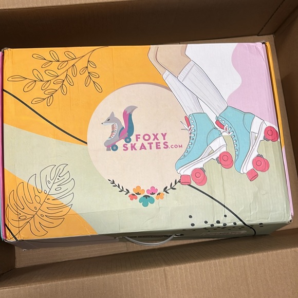 Foxy Roller Skates - Picture 9 of 10